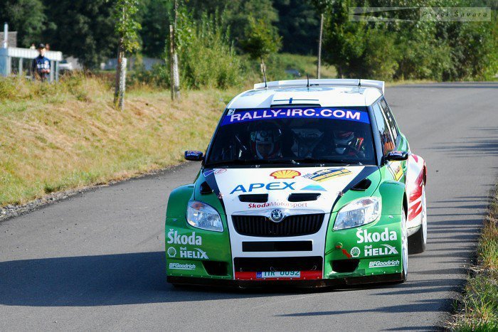 Sportovní automobil na silnici