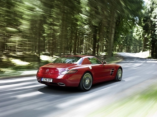 Automobil Mercedes-Benz SLS AMG