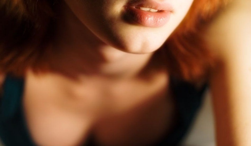 Detailní záběr na ženské rty