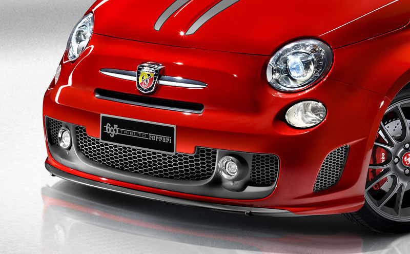 Přední část vozu Fiat Abarth 695 Tributo Ferrari