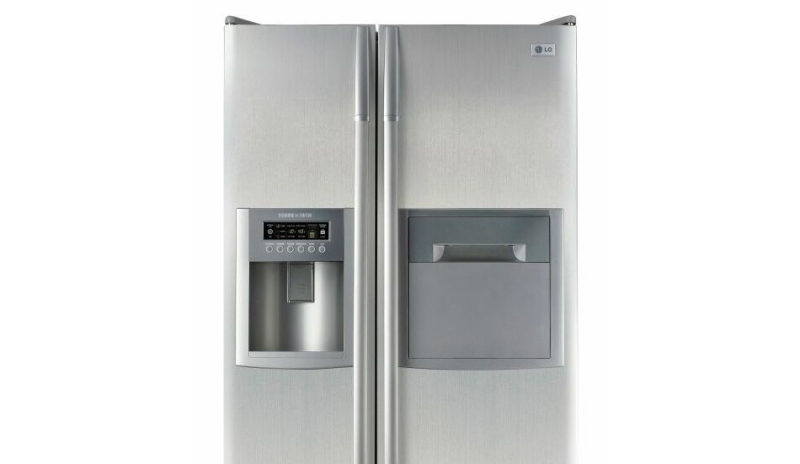 Chladnička s automatem na nápoje