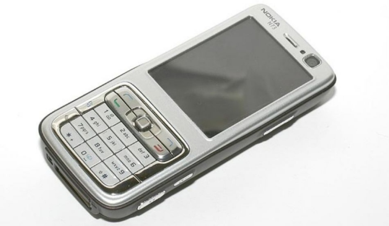 Špičková Nokia N73