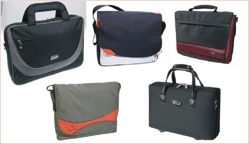 Fotografie zobrazující tašky na notebooky