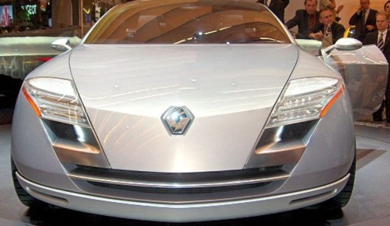 Pohled na přední část automobilu Renault Fluence