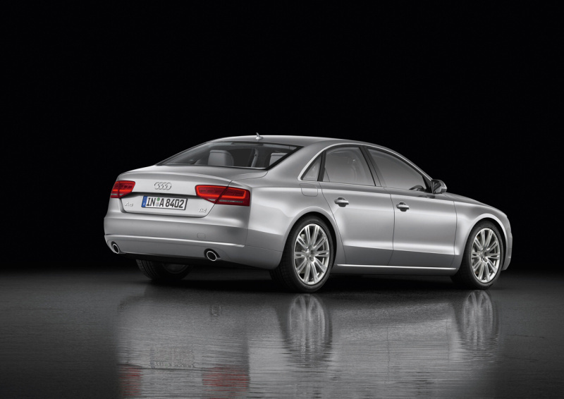 Snímek zadní části luxusního automobilu Audi A8