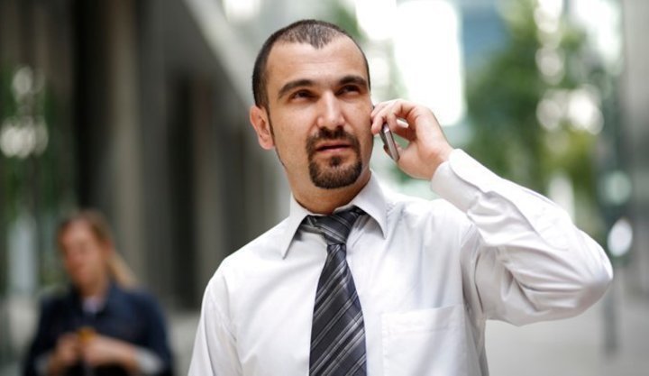 Jak se stát neodolatelným Fotografie telefonujícího muže