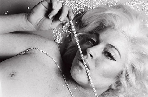 Fotografie Lindsay s odhalenou bradavkou