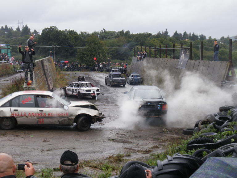 Snímek zobrazující Crash cars-zábavu pro správné chlapy