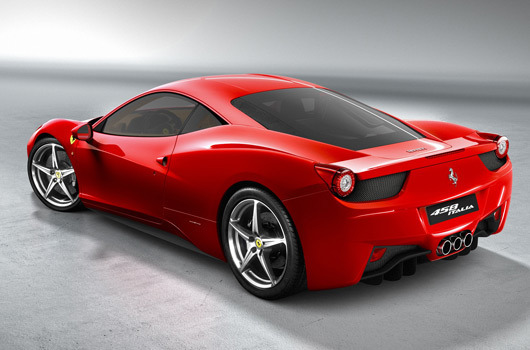 Sportovní auto Ferrari 458 Italia červené barvy