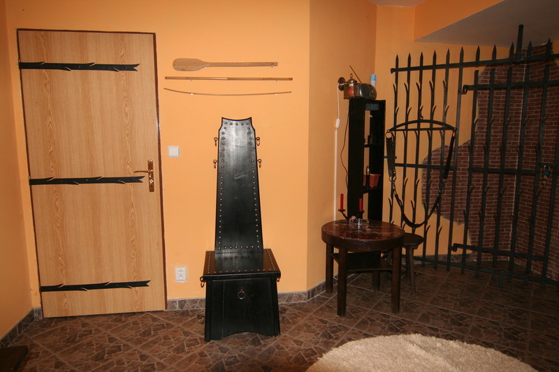 Fotografie zobrazuje zařízení v místnosti