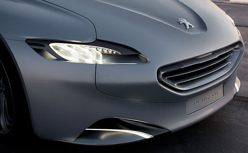 Detailní pohled na světlo vozu Peugeot SR1