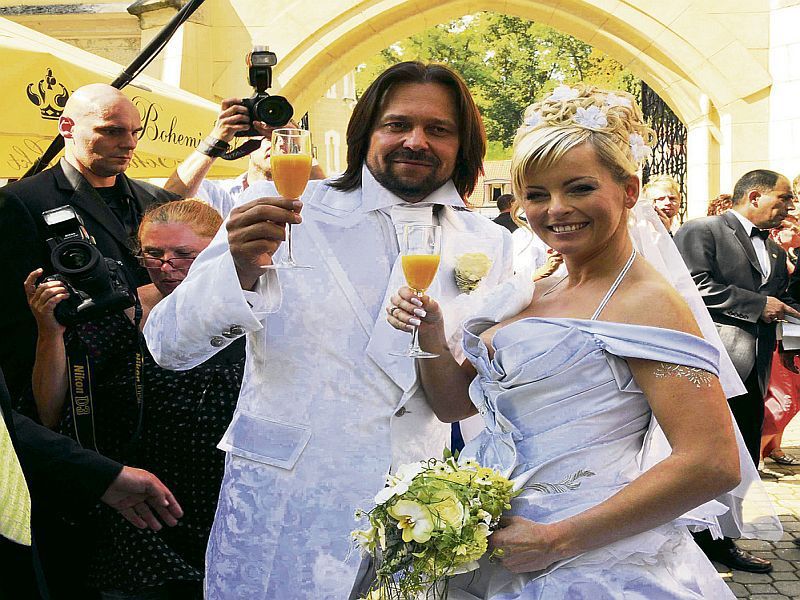 Jiří Pomeje a Iveta Bartošová ve svatební den