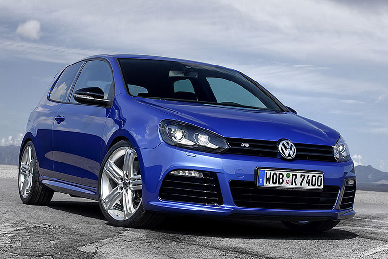 Automobil Volkswagen Golf R modré barvy