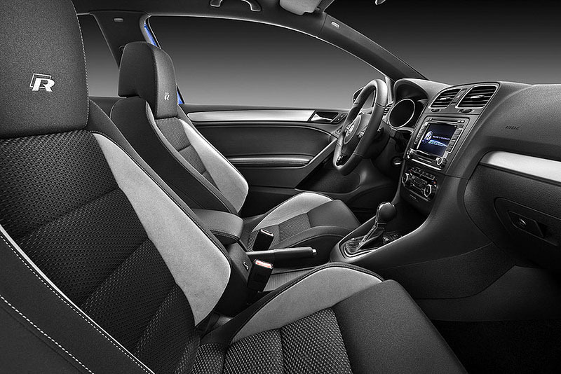Interiér vozu Volkswagen Golf R