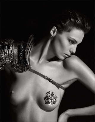 List kalendáře s nahou ženou