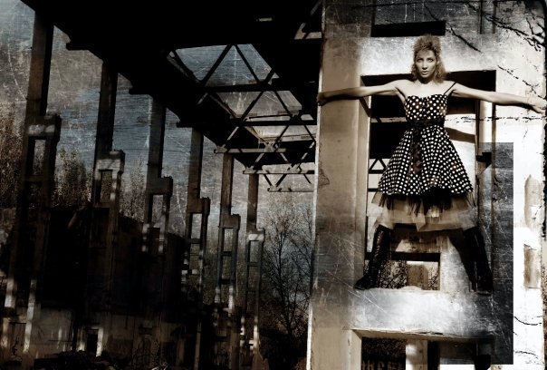 Vlak vjíždí do stanice