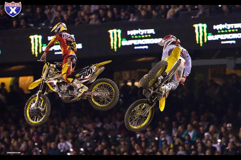 Travis Pastrana předvádí freestyle motokros