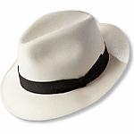 Bílý klobouk s černou stuhou