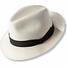 Bílý klobouk s černou stuhou