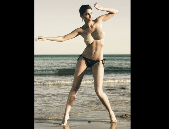 Vlaďka Erbová-Řepková pózující v plavkách