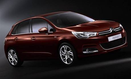 Osobní automobil červené barvy Citroën C4