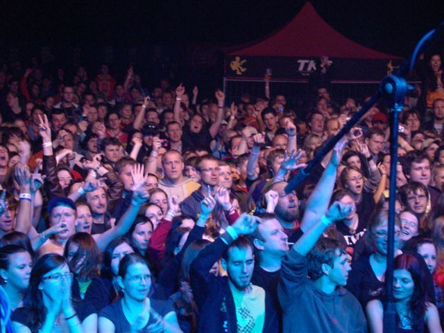 Dav lidí na koncertu