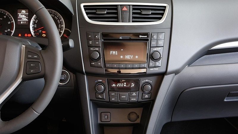 Vnitřní interiér vozu Suzuki Swift 2010