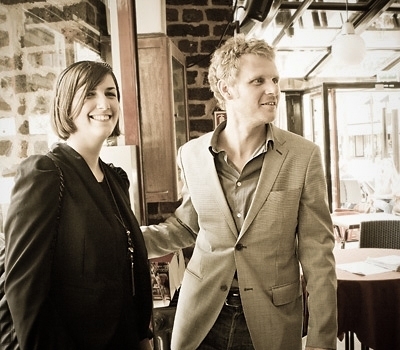 muž a žena v restauraci