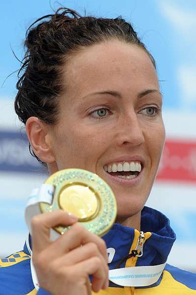 Žena s medailí v ruce