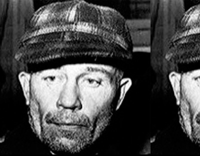 Černobílý obrázek muže s čepicí na hlavě