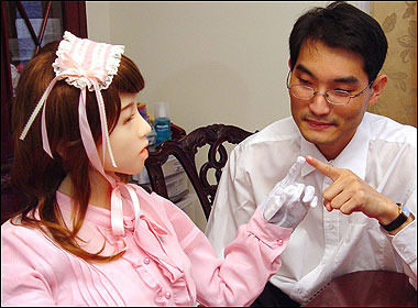 Aiko se svým taťkou (thesun.co.uk)