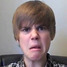 Justin Bieber s naštvaným pohledem.Zdroj: circlesixmagazine.com