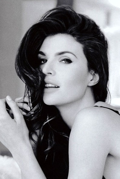 Julia Lescova na černobílé fotografii