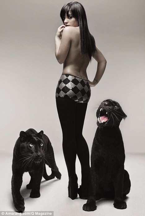 Žena se dvěma pantery