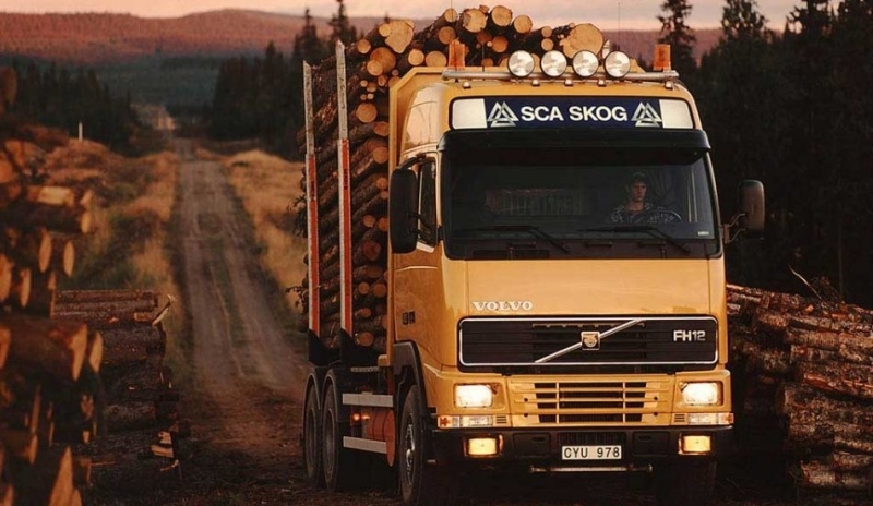 Fotografie zobrazující TrackVolvo naložený dřevem