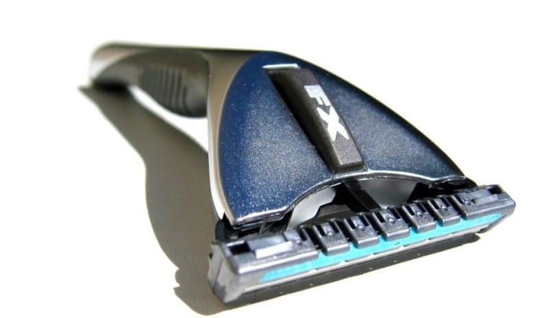 Snímek zachycující holící strojek